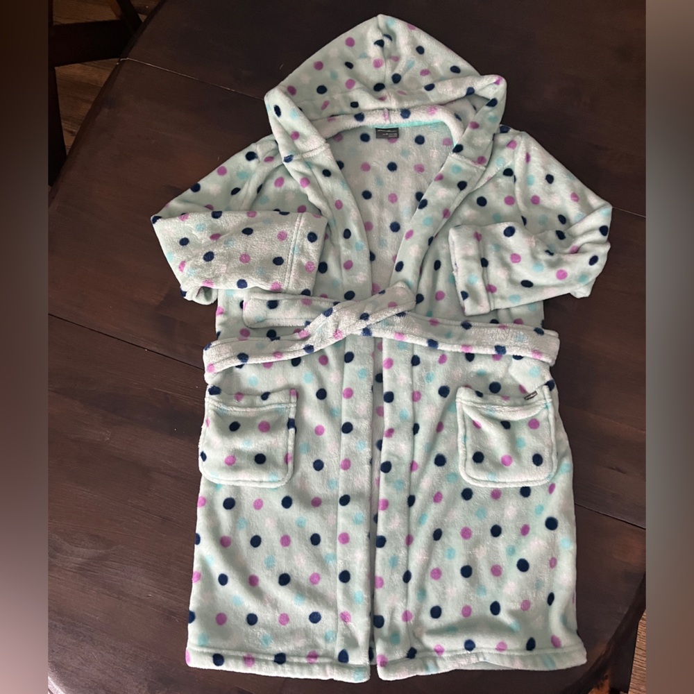 Eddie Bauer Plush Hooded Kids Robe in White with Pink and Navy Polka Dots